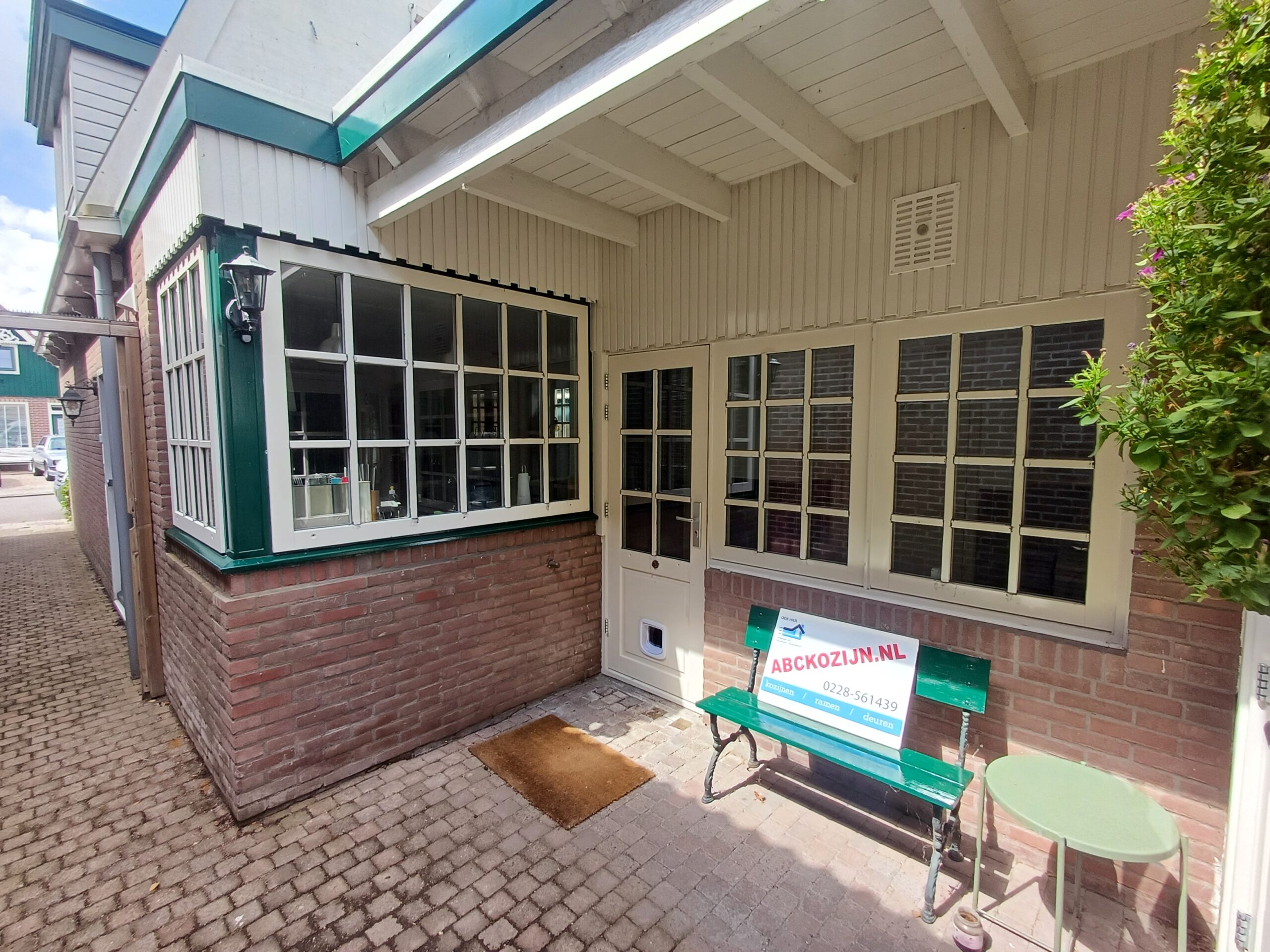 Deuren en ramen in bestaande kozijnen.
