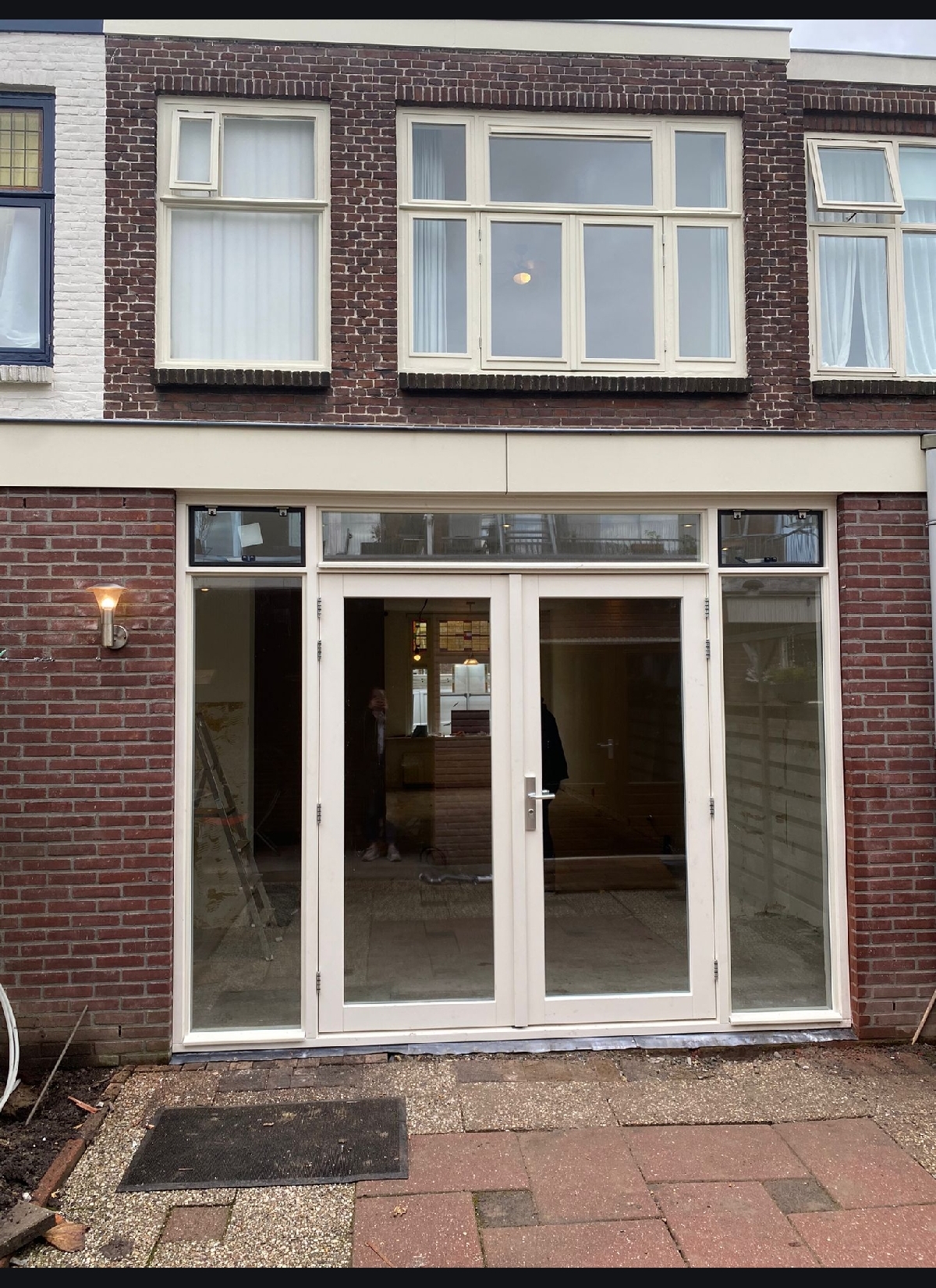 Van deur met raam naar tuindeur.