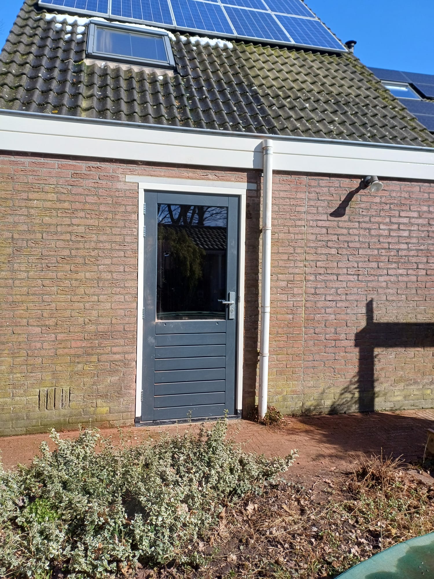 Houten kozijn met betonnen latei – Perfecte upgrade voor jouw garage!
